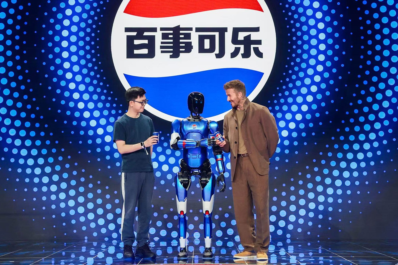 710公海线路检测中心机器人携手百事中国共创“百事蓝宝” 共燃渴望新章